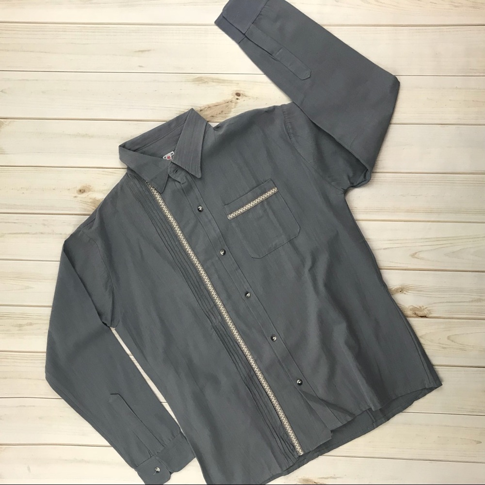 Gray Guayabera shirt with white embroidery size 40